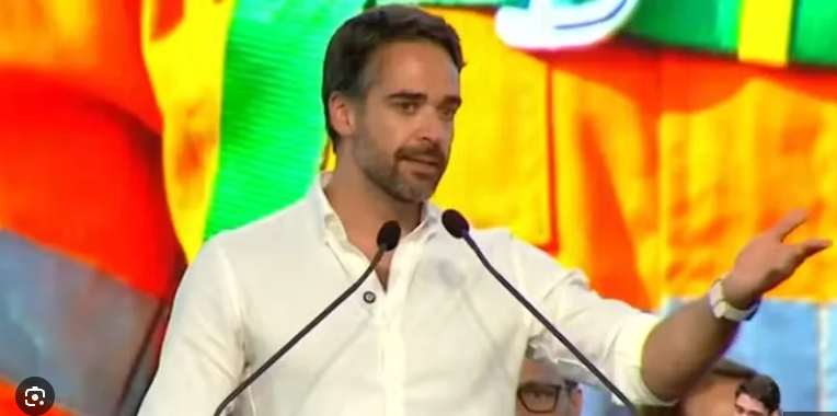 Governador Eduardo Leite reage a vaias durante evento em Rio Grande