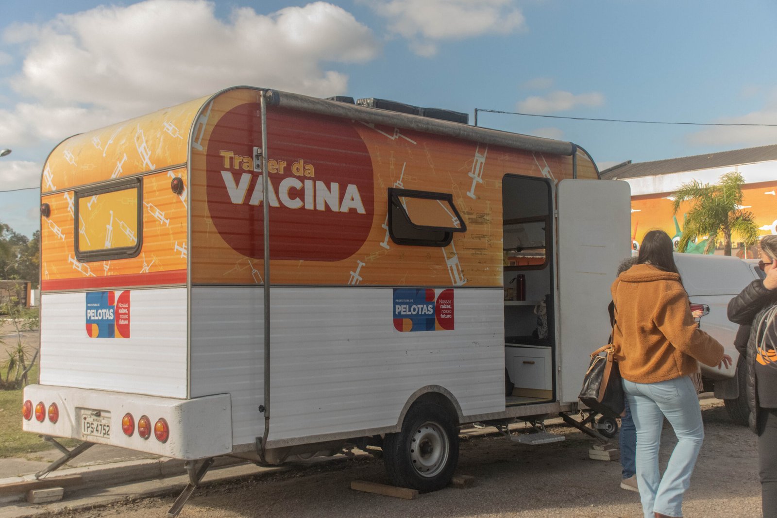 Trailer da Vacinação atende no Centro de Pelotas a partir de segunda-feira