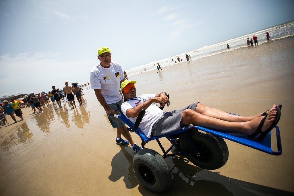 Dia da Inclusão do Sesc reúne mais de duas mil pessoas em praias do RS