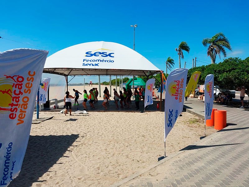 Laranjal recebe programação gratuita do Estação Verão Sesc com esportes e atividades na orla da lagoa