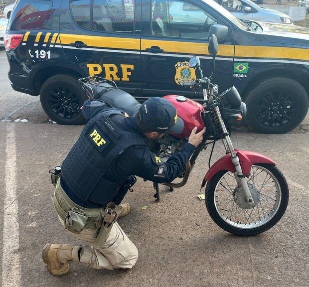PRF prende suspeito de tráfico de drogas durante fiscalização em Pelotas