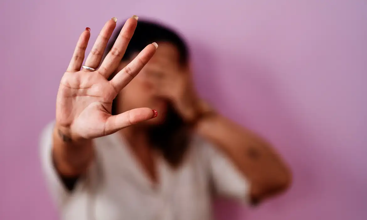 Violência diária, constante e por tudo
