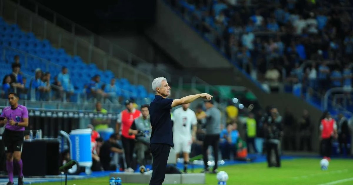 Castro discorda sobre pouca criação de jogadas do Grêmio: “Tivemos dificuldade em finalizar”