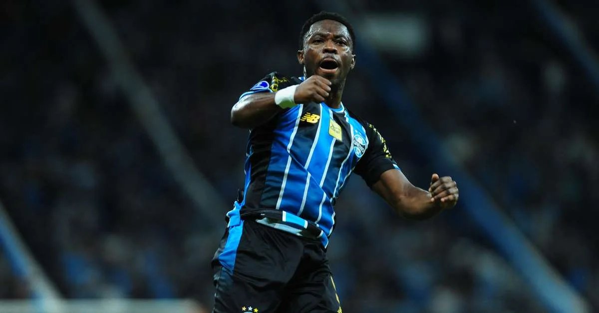 Gol de Amuzu salva atuação fraca e garante vitória do Grêmio sobre Deportivo Riestra