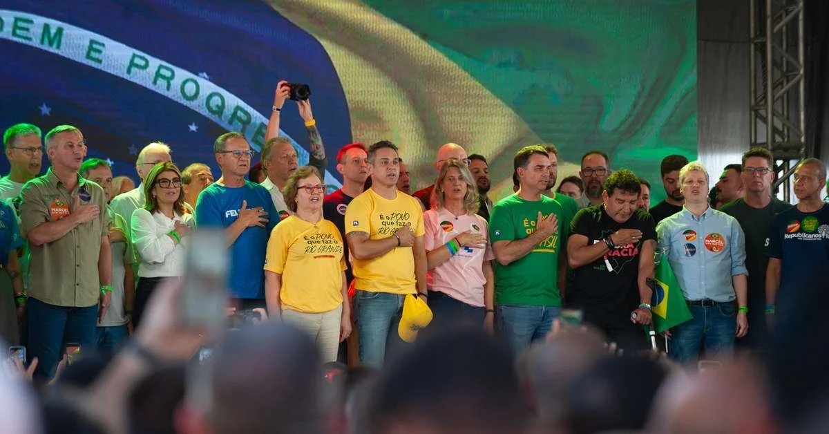 Em palanque com Flávio Bolsonaro, Zucco lança pré-candidatura ao governo do RS