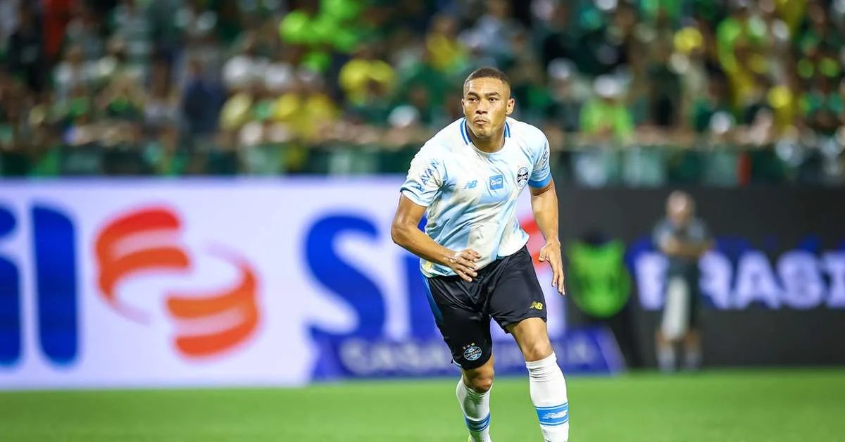 Confira o tempo do contrato que o Grêmio negocia para renovar com Carlos Vinícius