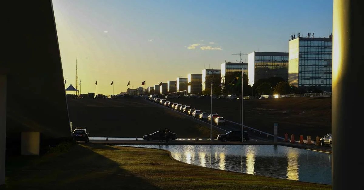 confira os novos ministros após as saídas para as eleições