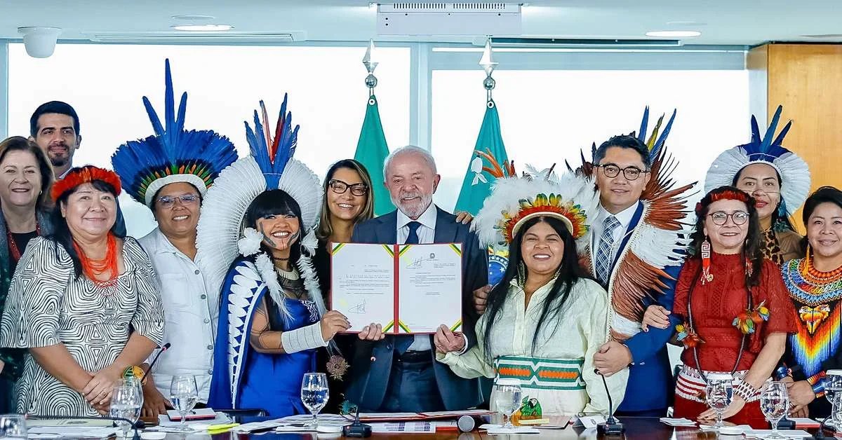 Lula sanciona leis para combate à violência contra mulheres