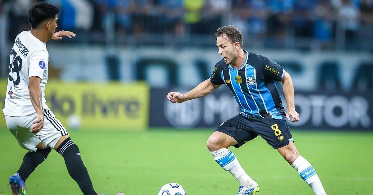 Arthur respalda trabalho de Luís Castro no Grêmio e cita jogadores: “Temos responsabilidade”