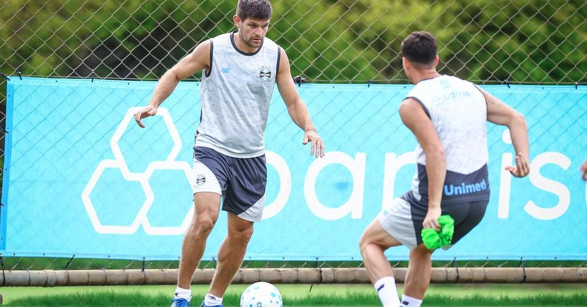 Grêmio perde zagueiro para enfrentar o Cruzeiro; confira a provável escalação