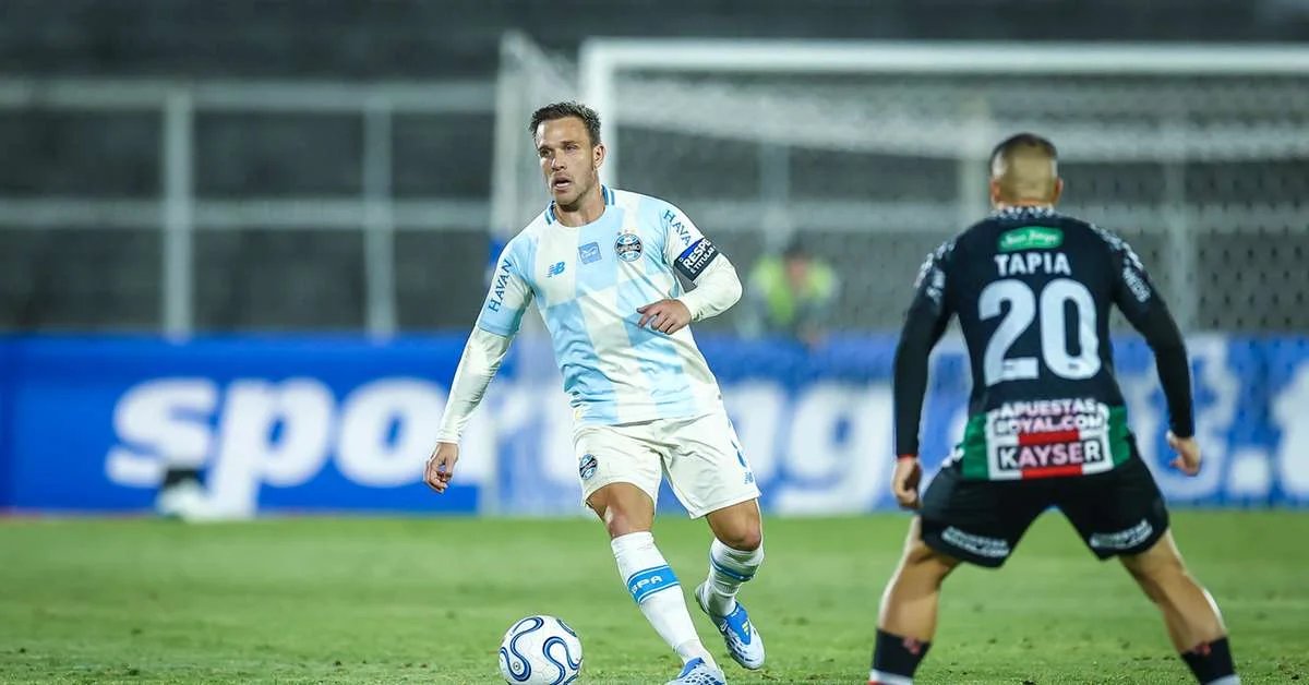 Arthur sofre lesão muscular e vira desfalque no Grêmio; veja o tempo de parada