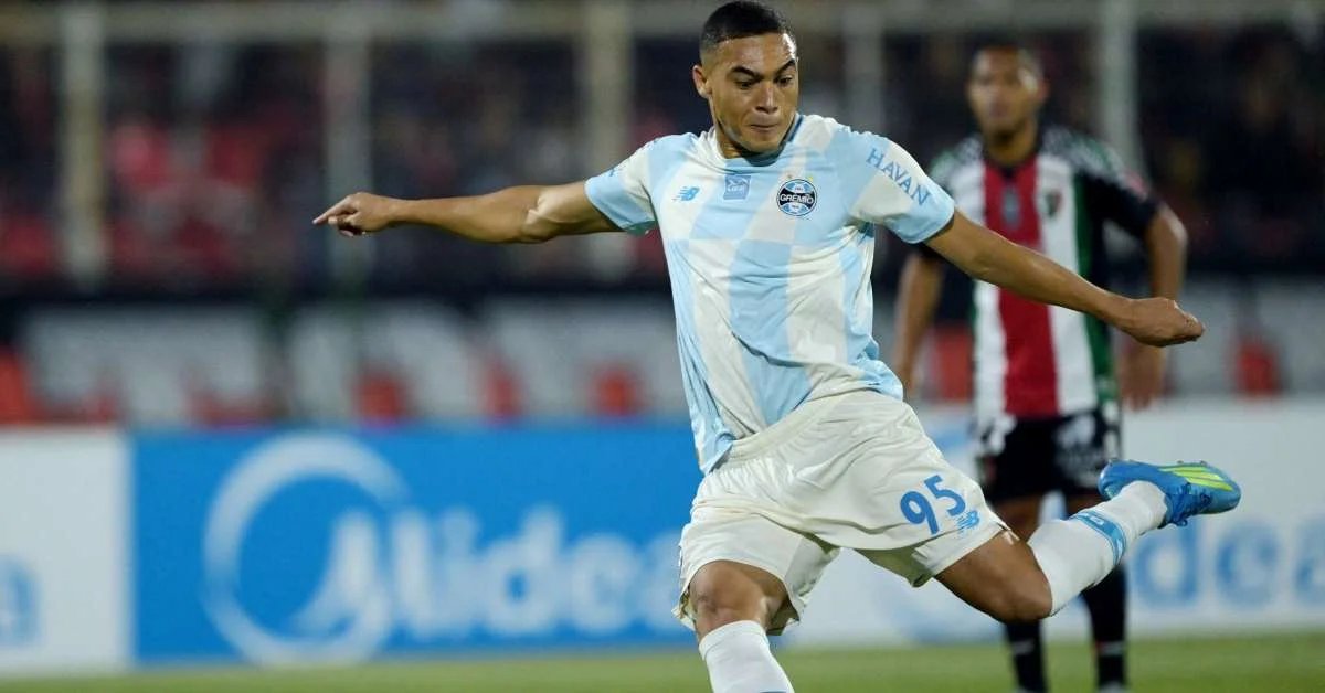 “A gente fica frustrado”, lamenta Carlos Vinícius pelos três pênaltis perdidos no empate do Grêmio com o Palestino