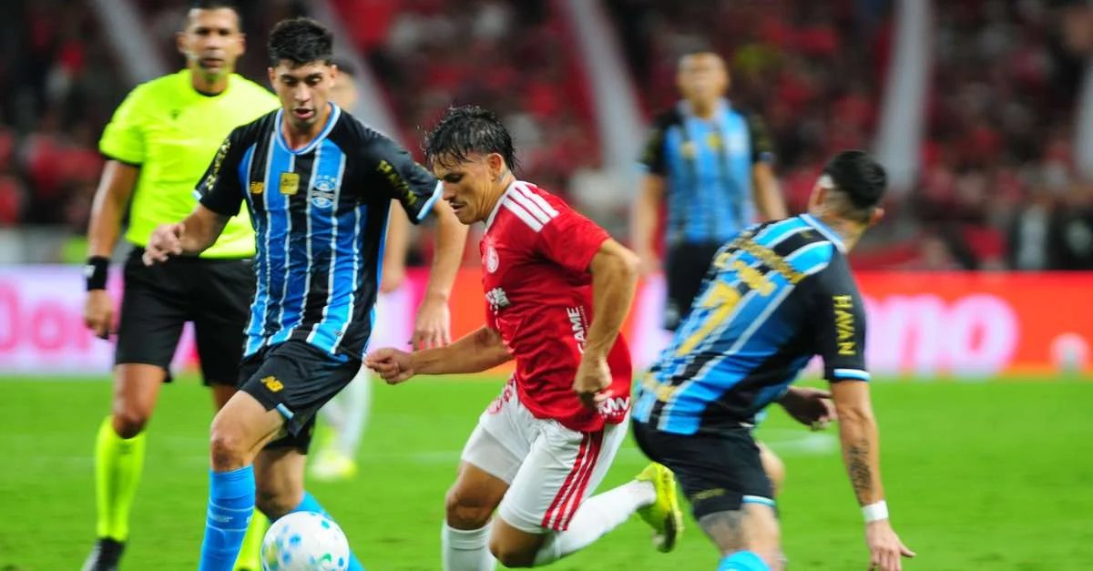 Desfalques na defesa desafiam Pezzolano para duelo com o Mirassol