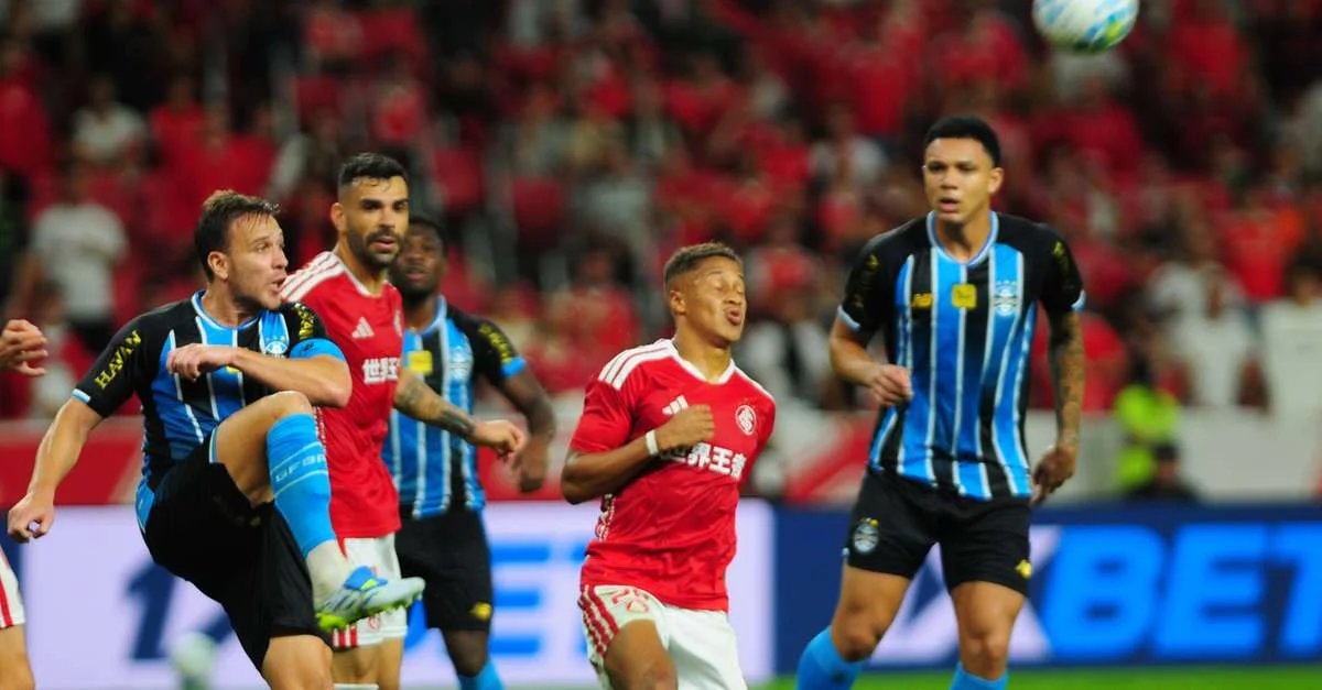 Arthur vê Gre-Nal com baixo nível técnico, mas ressalta entrega do Grêmio
