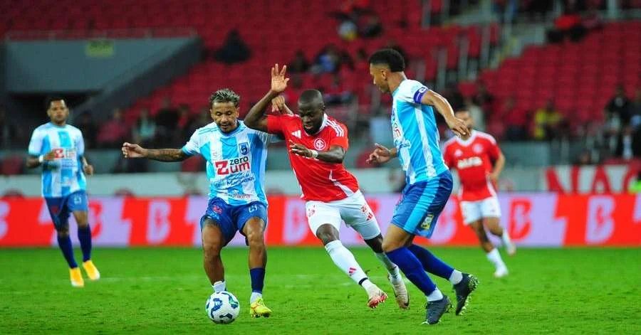 Técnico do Inter reage a críticas e defende Valencia: ‘Não foi o único que jogou abaixo’