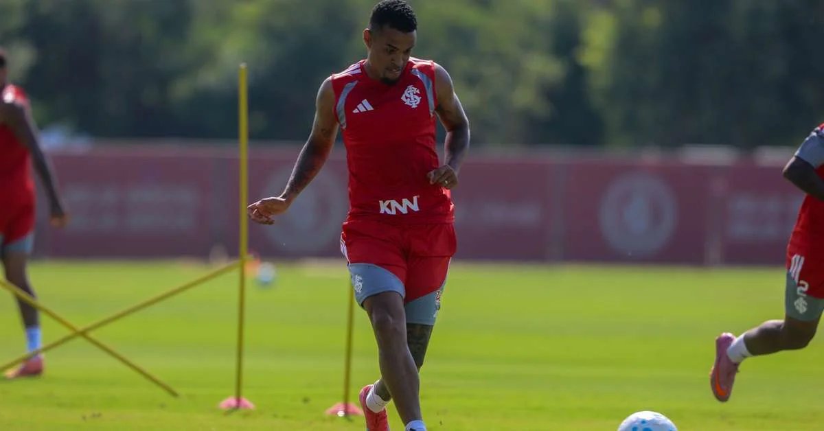 Metas distantes e alto custo colocam futuro de Alerrandro em dúvida no Inter