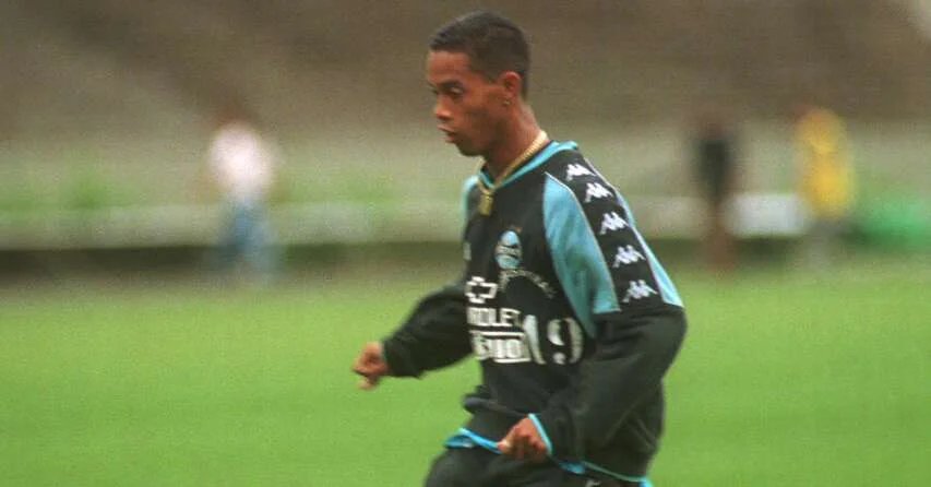 “Era o momento perfeito para a volta”, diz Assis sobre negociação frustrada de Ronaldinho Gaúcho com o Grêmio em 2011