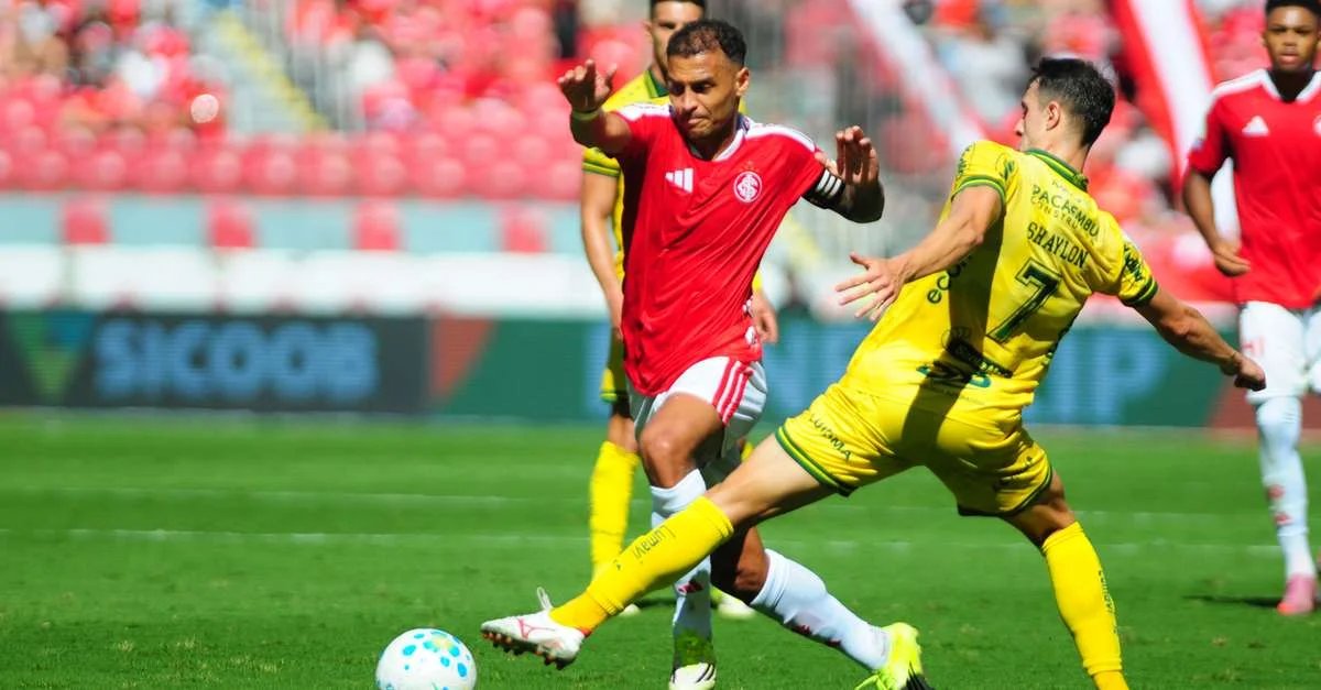 “Temos que ter a cabeça no lugar”, diz meia do Inter após derrota em casa