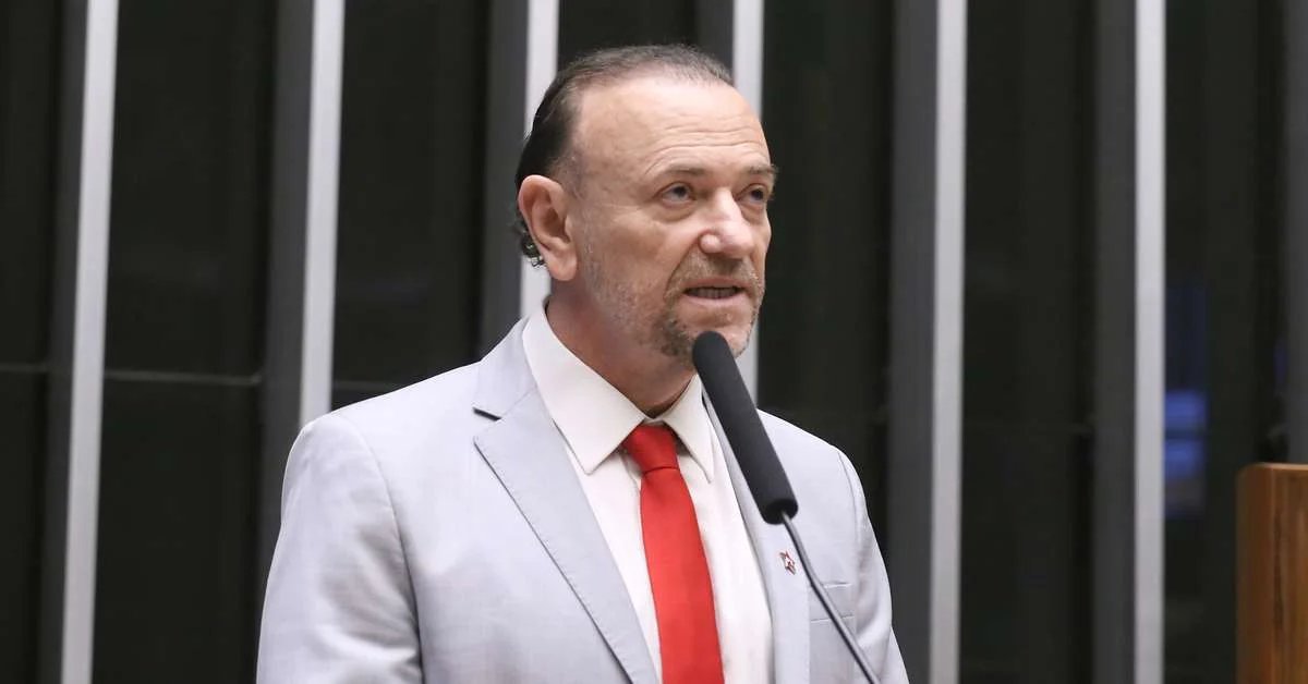Moraes deveria se declarar impedido no caso Master para preservar imagem