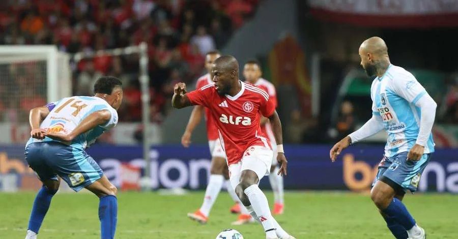 Roger reconhece má fase dos atacantes e cobra mais efetividade ofensiva no Inter