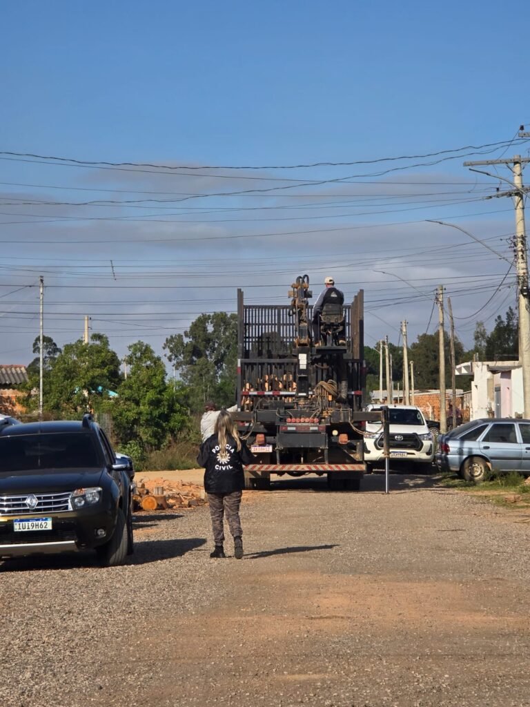 Operação da Polícia Civil prende suspeitos e apreende 160 toneladas de madeira em Capão do Leão – Portal Pelotas Notícias