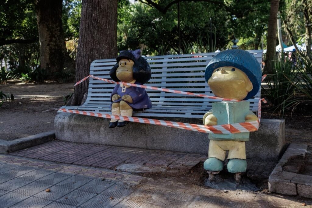 Estátua do personagem Betinho retorna à Praça Coronel Pedro Osório em Pelotas – Portal Pelotas Notícias