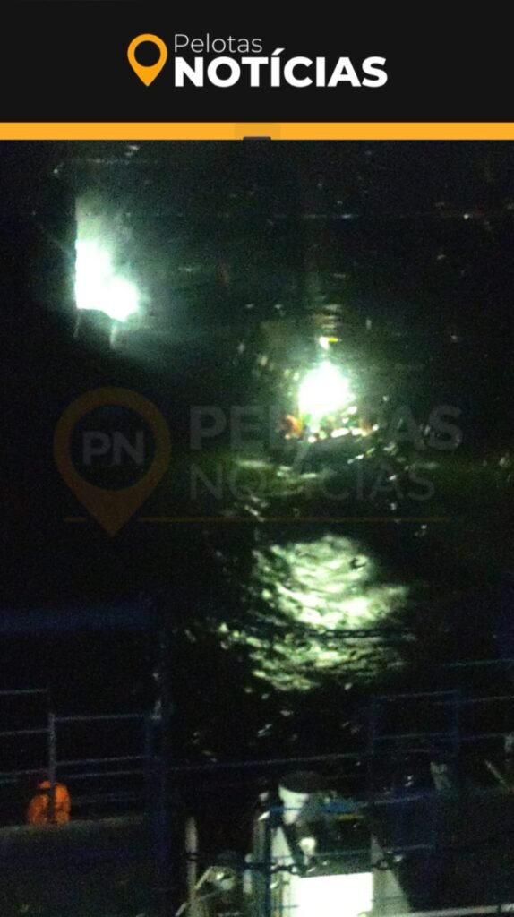 Embarcação vira na Lagoa dos Patos e mobiliza buscas durante temporal – Portal Pelotas Notícias
