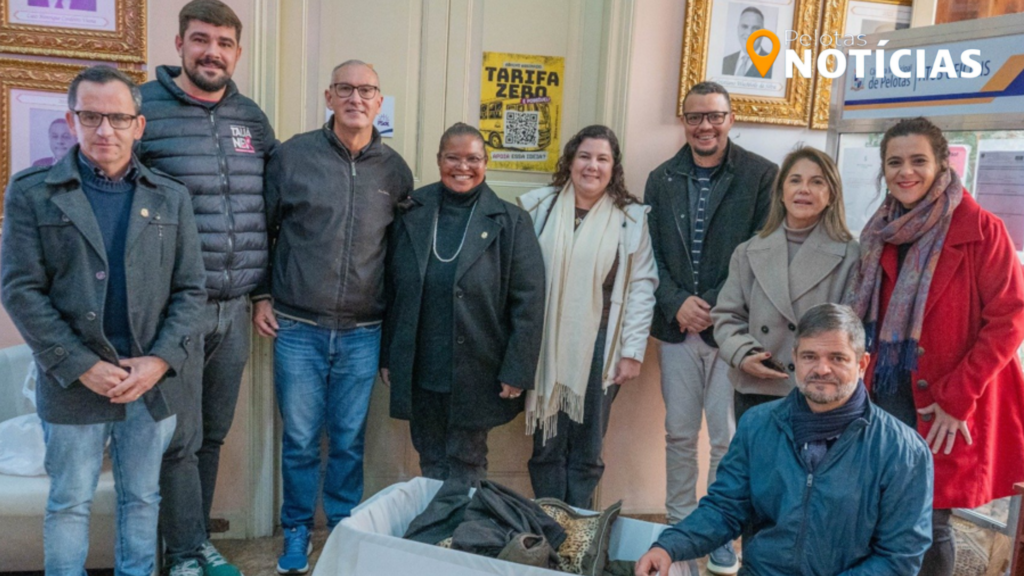 Câmara de Pelotas participa da Campanha do Agasalho e recebe doações na sede do Legislativo