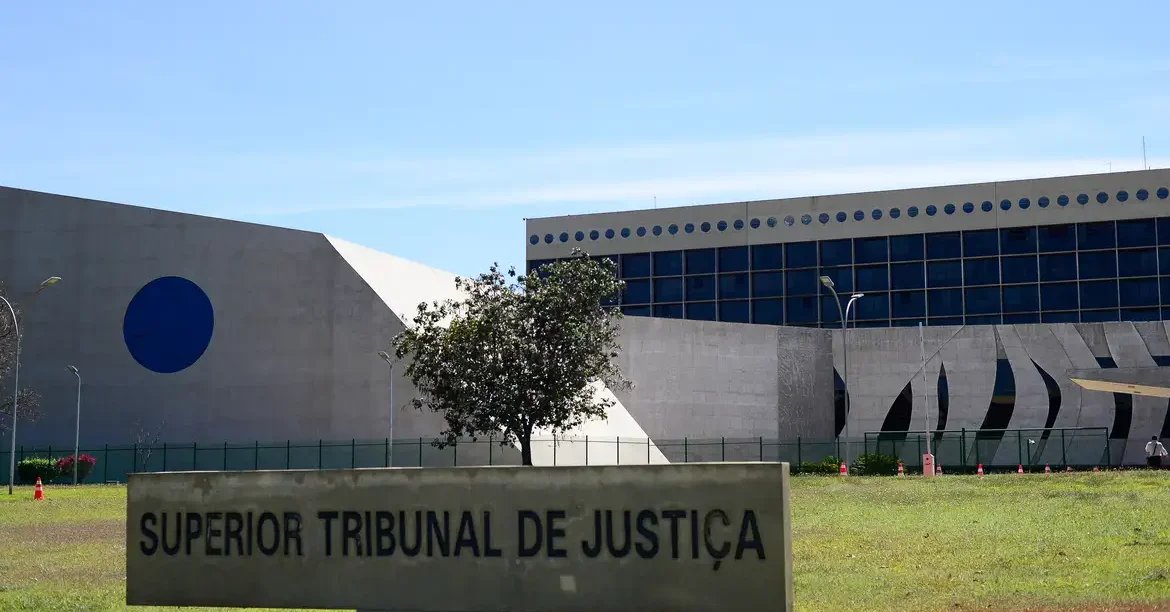 STJ abre investigação por uso de prompts para fraudar processos